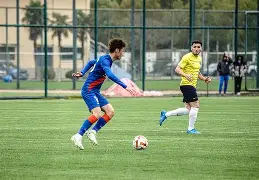 包含里程碑夜！上海申花战术微调；欧联集结日刷纪录；更衣室稳定；纪律约束更严格的词条